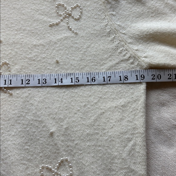 Vintage 90s Eaton Sweater Pearls Bows and Puckered Sleeves Made in Taiwan Large - Picture 7 of 10